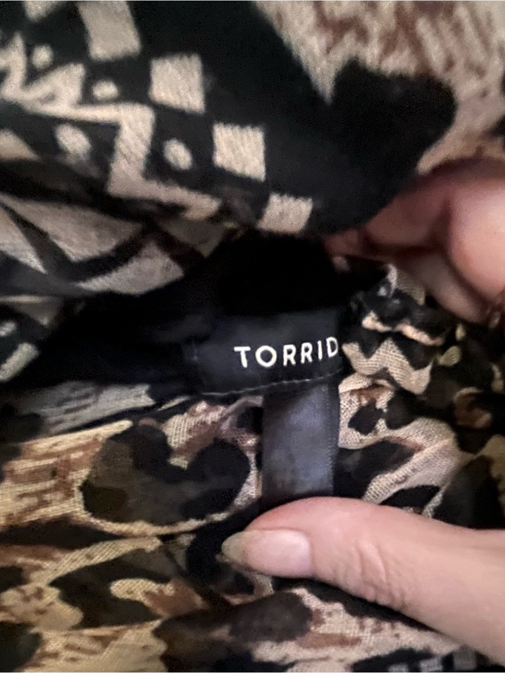 torrid Black and Taupe Patterned Infinity Scarf - Picture 2 of 2